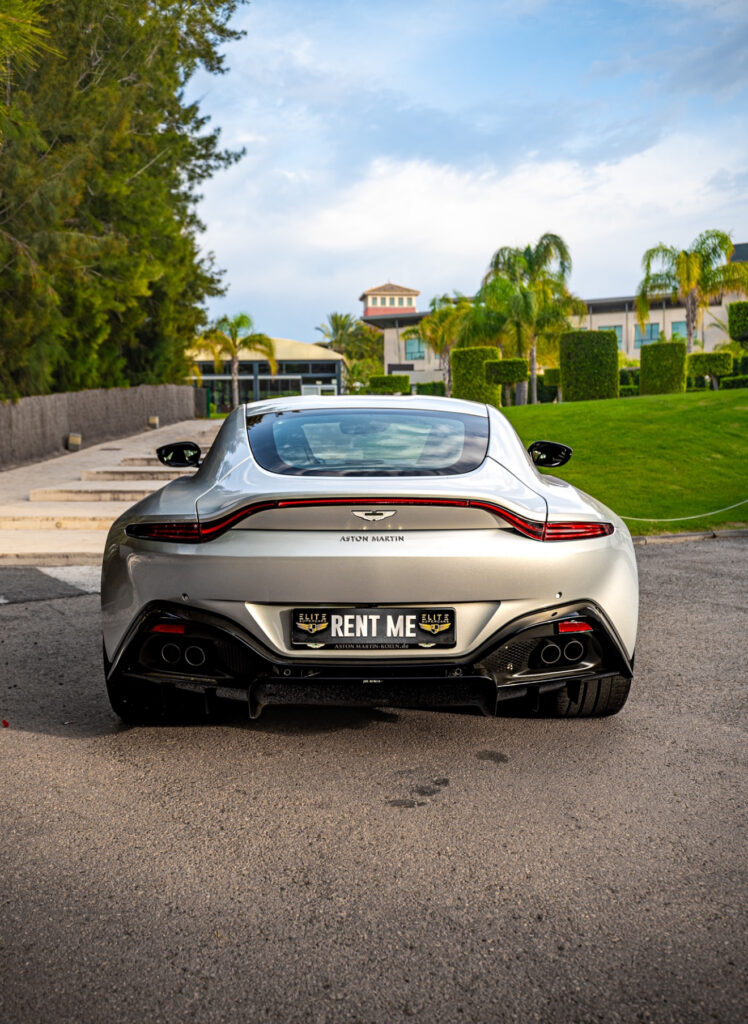 Aston Martin Vantage V8