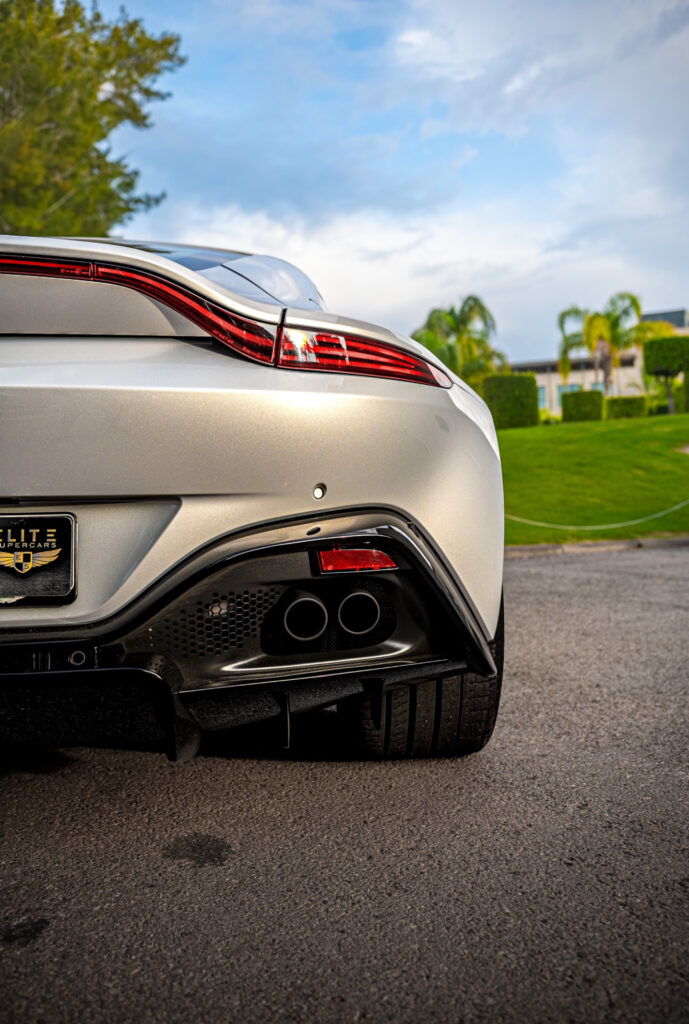 Aston Martin Vantage V8