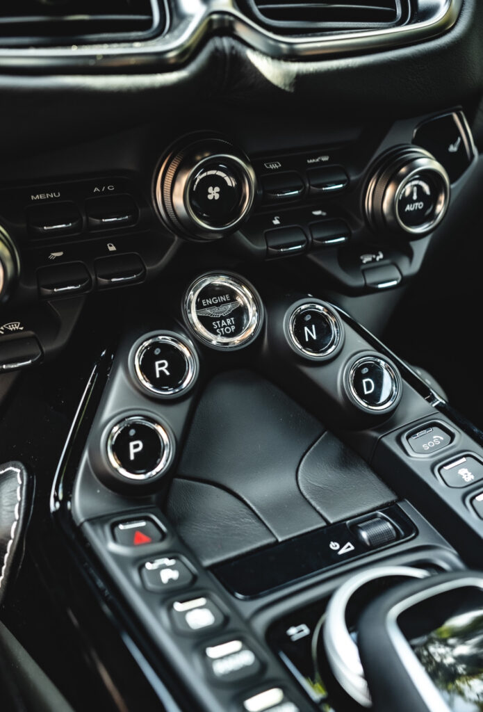 Aston Martin Vantage V8